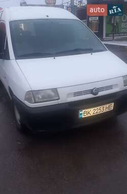 Вантажопасажирський фургон Fiat Scudo 2001 в Сарнах