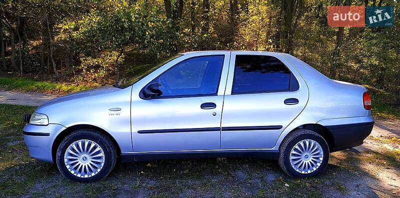 Седан Fiat Siena 2004 в Светловодске