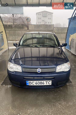 Седан Fiat Siena 2005 в Новояворівську