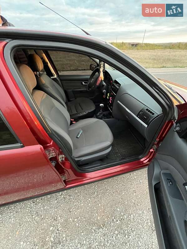 Седан Fiat Siena 2005 в Кривому Розі
