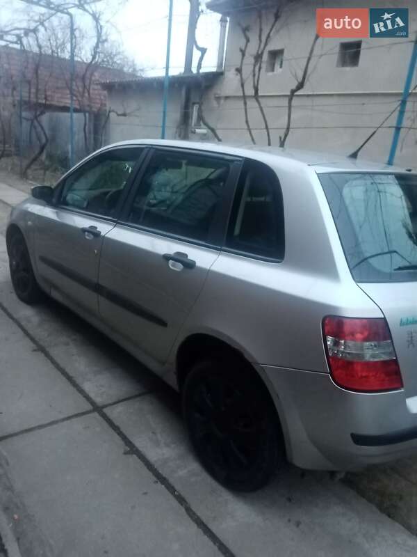 Хэтчбек Fiat Stilo 2004 в Ужгороде