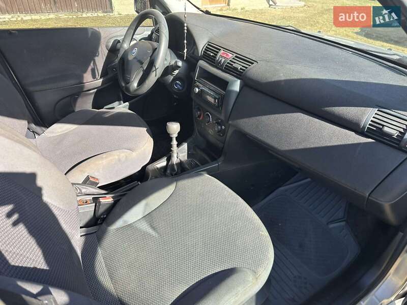 Хетчбек Fiat Stilo 2003 в Надвірній