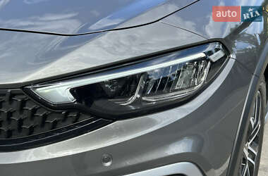 Хэтчбек Fiat Tipo Cross 2020 в 