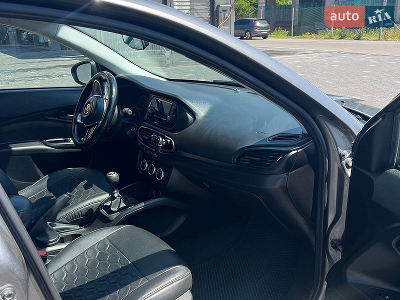 Седан Fiat Tipo 2021 в Ужгороді
