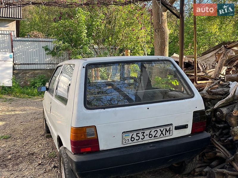 Хэтчбек Fiat Uno 1988 в Черновцах