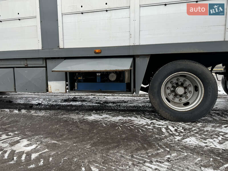 Для перевезення тварин - напівпричіп Floor FLO 1998 в Рівному