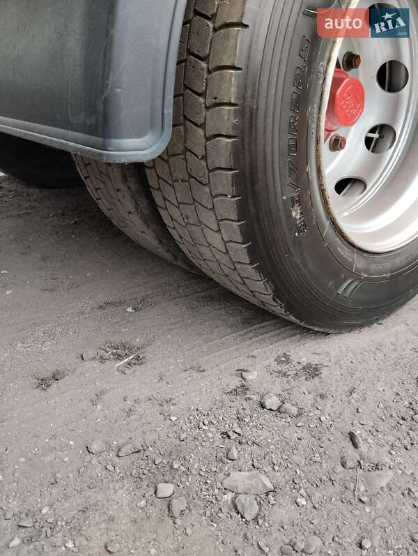 Бортовий напівпричіп Floor FLO 1986 в Шептицькому