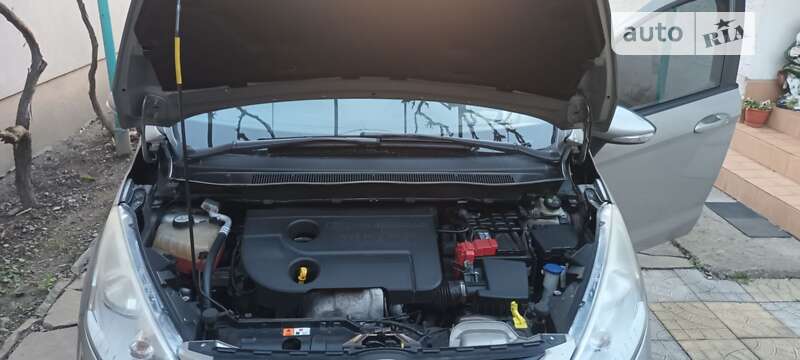 Мікровен Ford B-Max 2014 в Сваляві