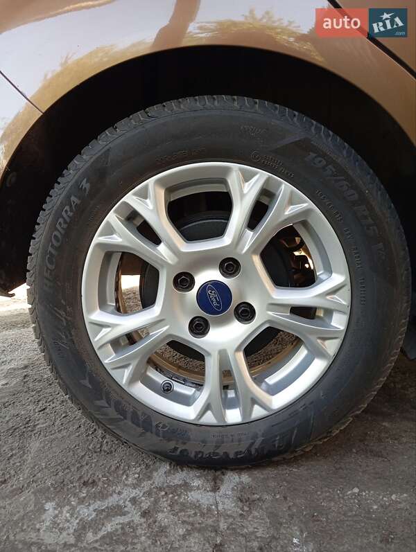 Микровэн Ford B-Max 2013 в Вольногорске