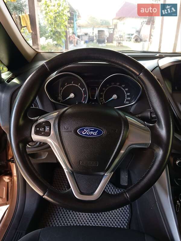 Микровэн Ford B-Max 2013 в Вольногорске