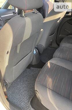 Хэтчбек Ford C-Max 2010 в 