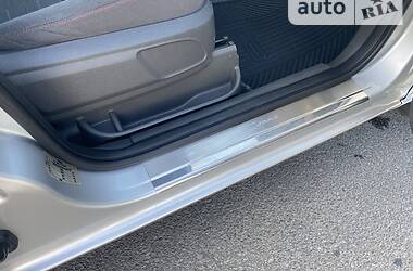 Хэтчбек Ford C-Max 2010 в 