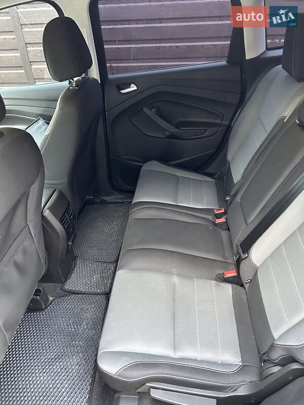 Минивэн Ford C-Max 2015 в Вишневом