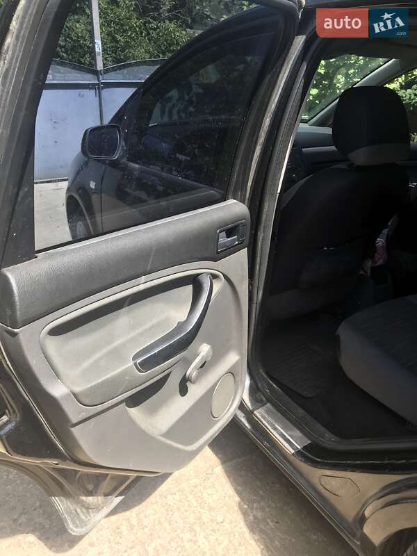 Минивэн Ford C-Max 2010 в Новоднестровске