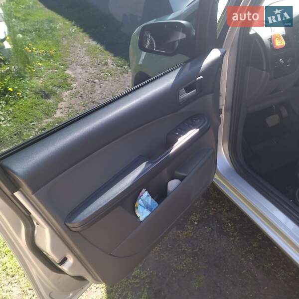 Минивэн Ford C-Max 2006 в Ромнах