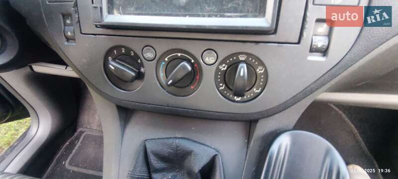 Минивэн Ford C-Max 2005 в Дмитровке