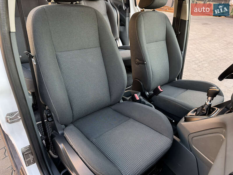 Минивэн Ford C-Max 2011 в Стрые