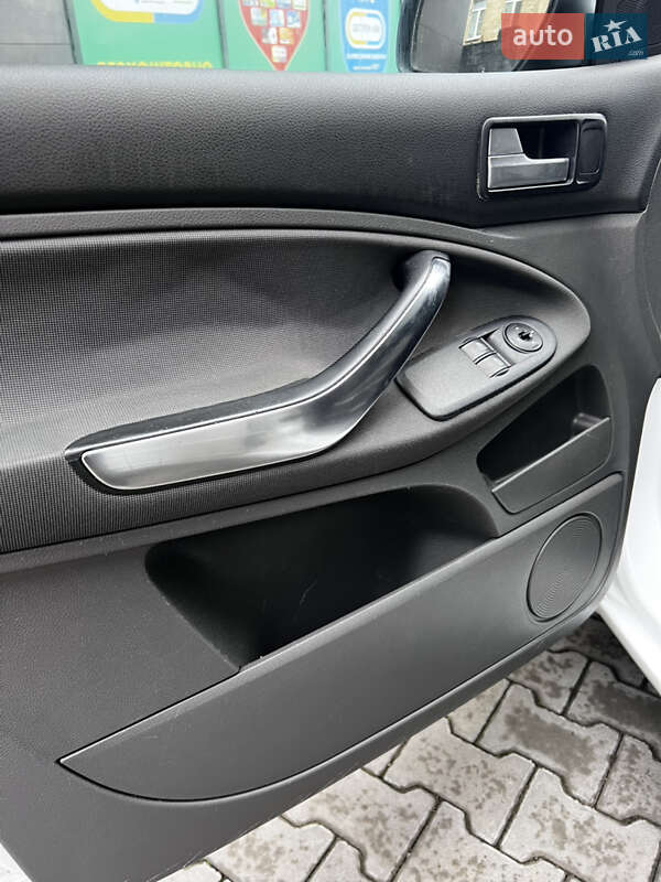 Минивэн Ford C-Max 2009 в Киеве