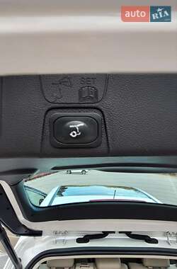Мінівен Ford C-Max 2015 в  фото 20 Мінівен Ford C-Max 2015 в