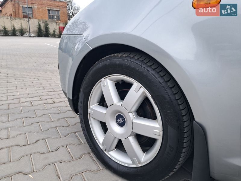 Минивэн Ford C-Max 2005 в Могилев-Подольске