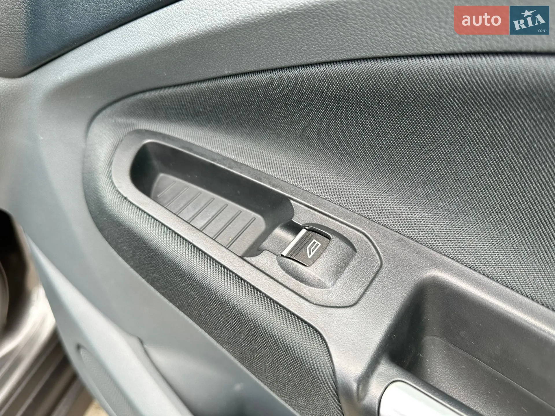 2015 Ford C-MAX - мініатюра 101