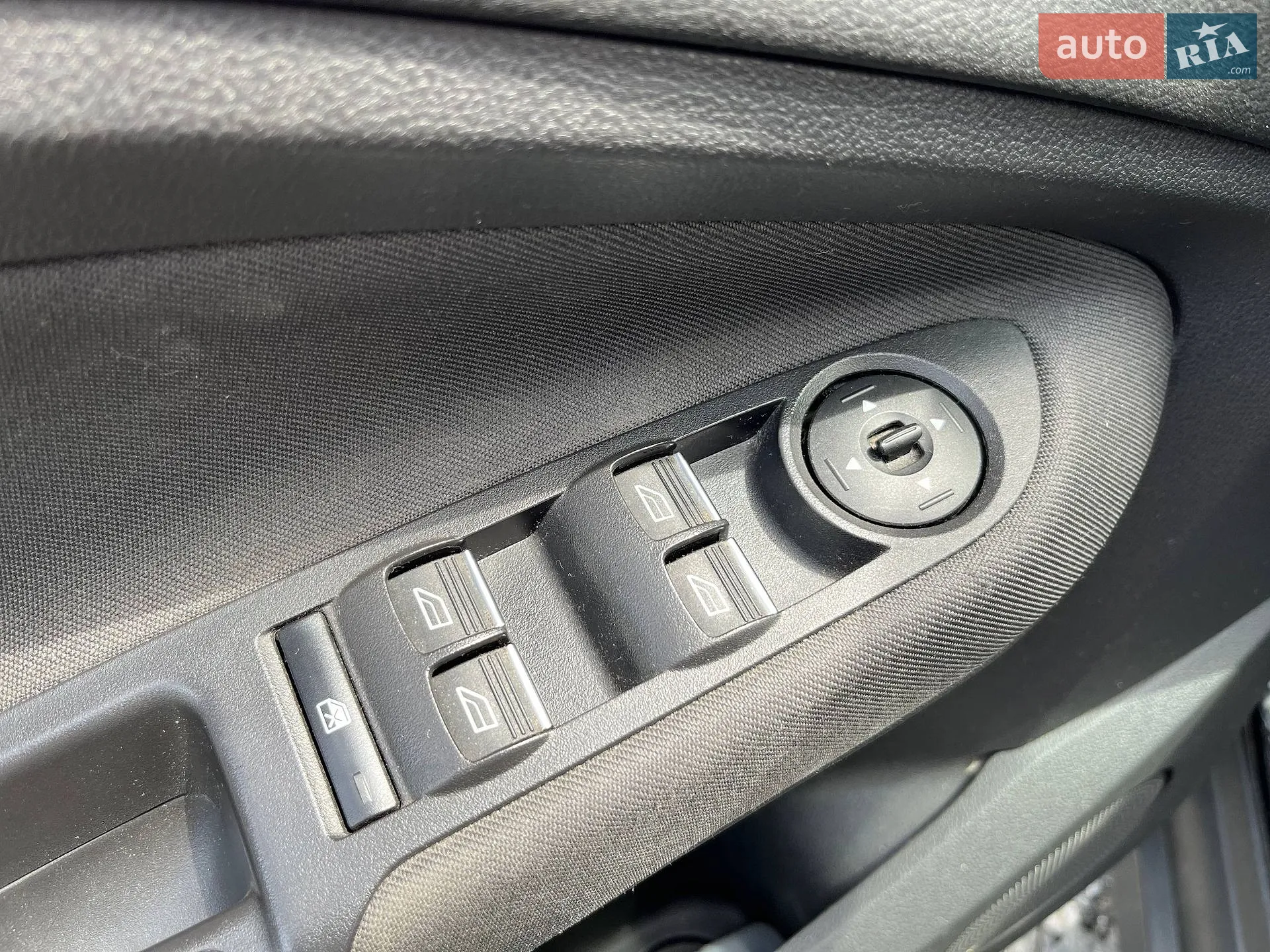 2016 Ford C-MAX - мініатюра 28