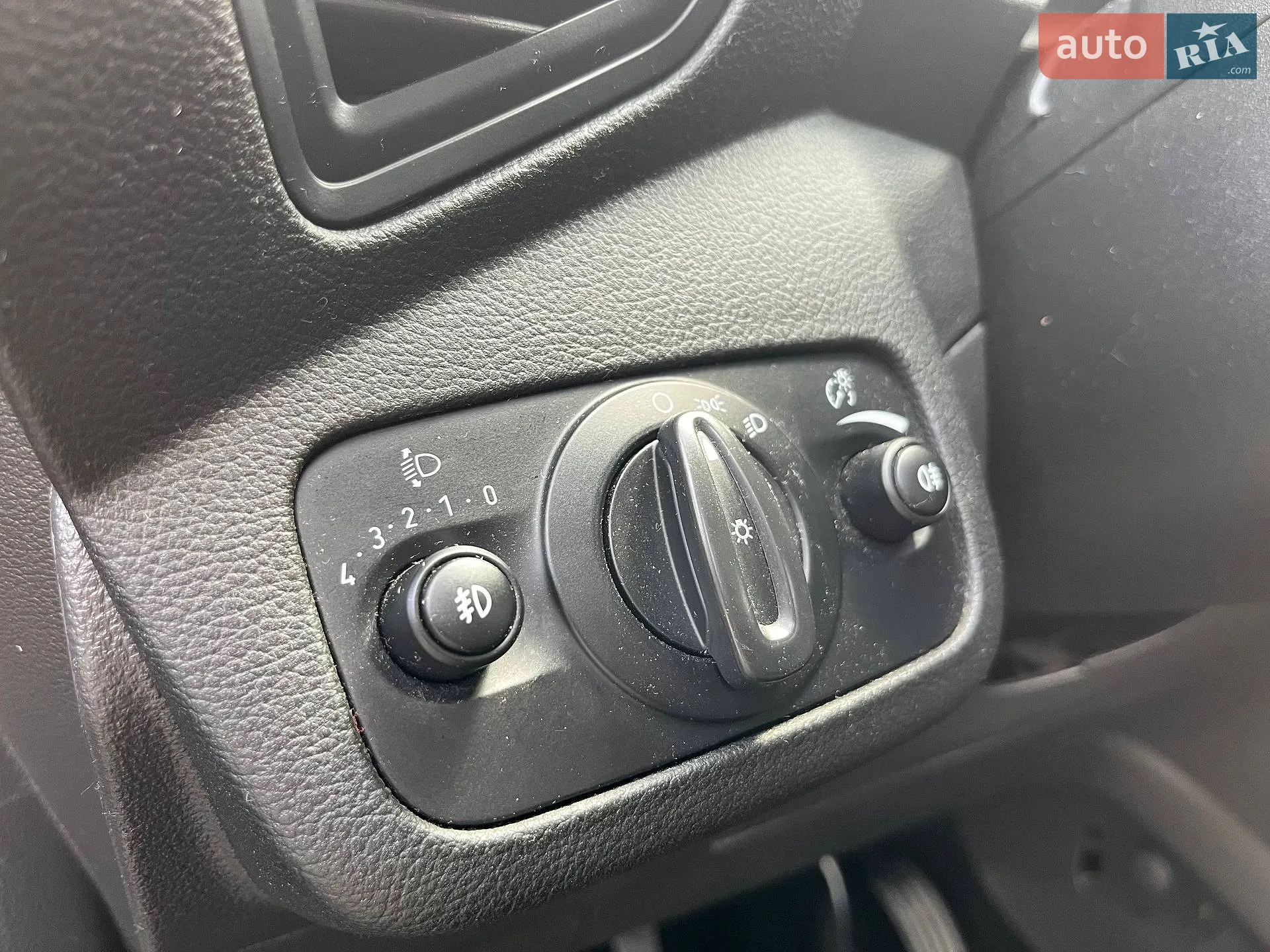 2016 Ford C-MAX - мініатюра 29