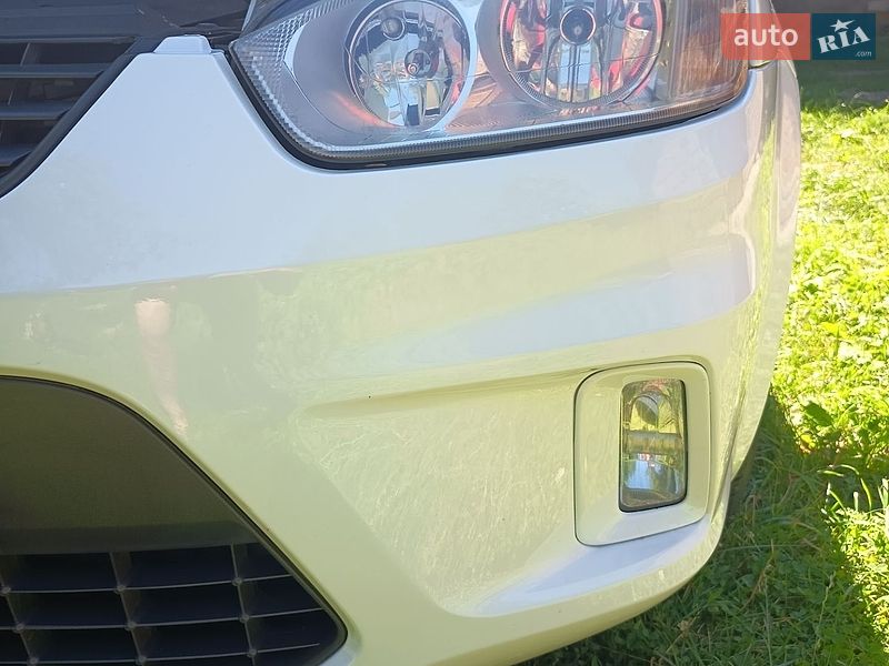 Минивэн Ford C-Max 2010 в Ромнах