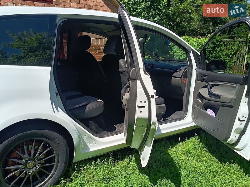 Минивэн Ford C-Max 2010 в Ромнах