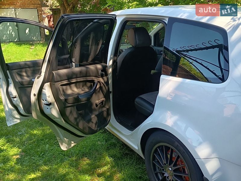 Минивэн Ford C-Max 2010 в Ромнах