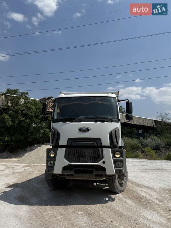 Ford Cargo 2019