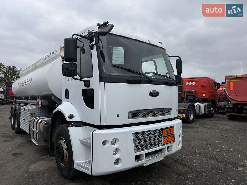 Бензовоз Ford Cargo 2014 в Киеве
