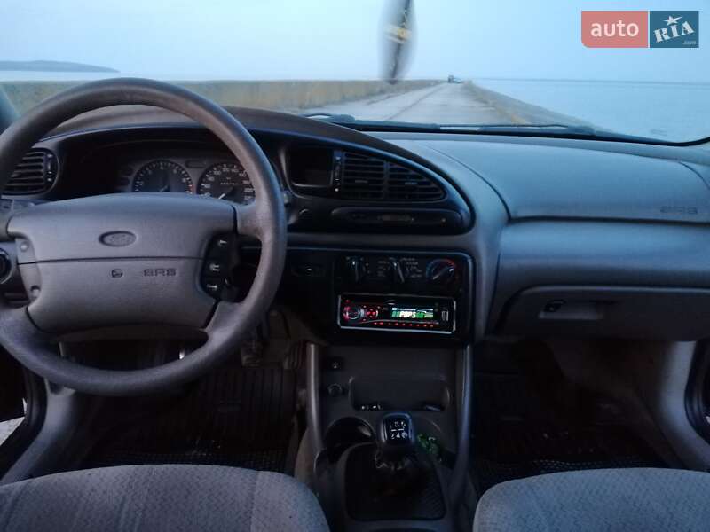 Седан Ford Contour 1997 в Каневе