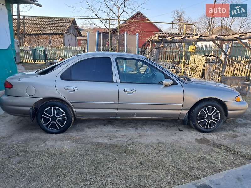 Седан Ford Contour 1996 в Івано-Франківську