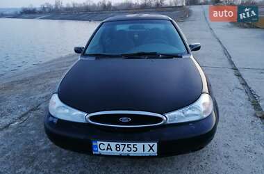 Седан Ford Contour 1997 в Каневі