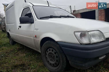 Грузовой фургон Ford Courier 1993 в Черновцах