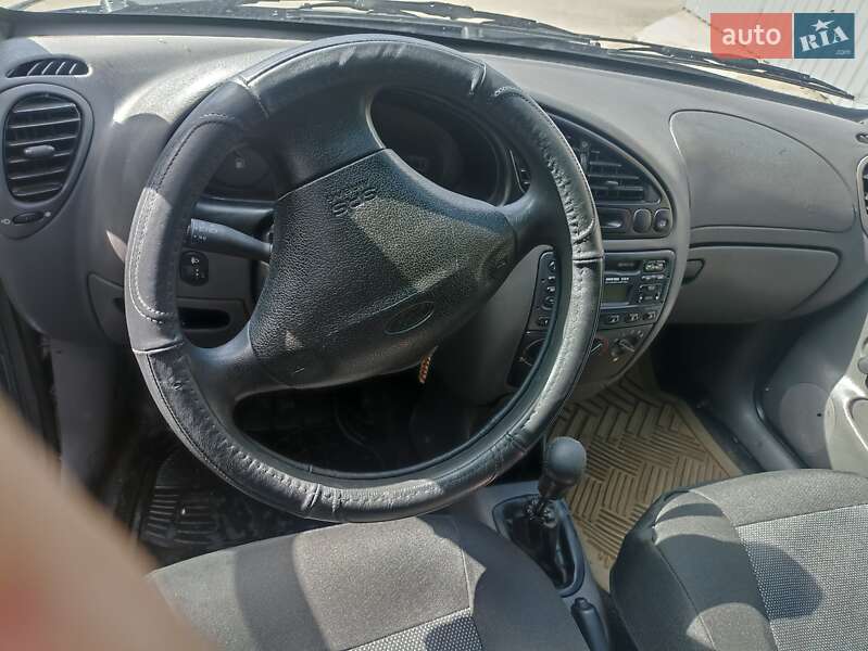 Вантажний фургон Ford Courier 1999 в Вінниці