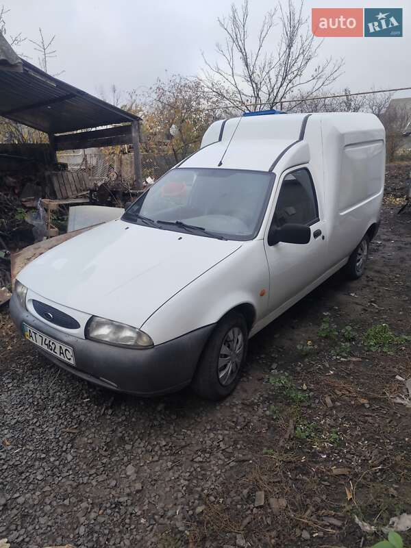 Грузовой фургон Ford Courier 1998 в Кельменцах