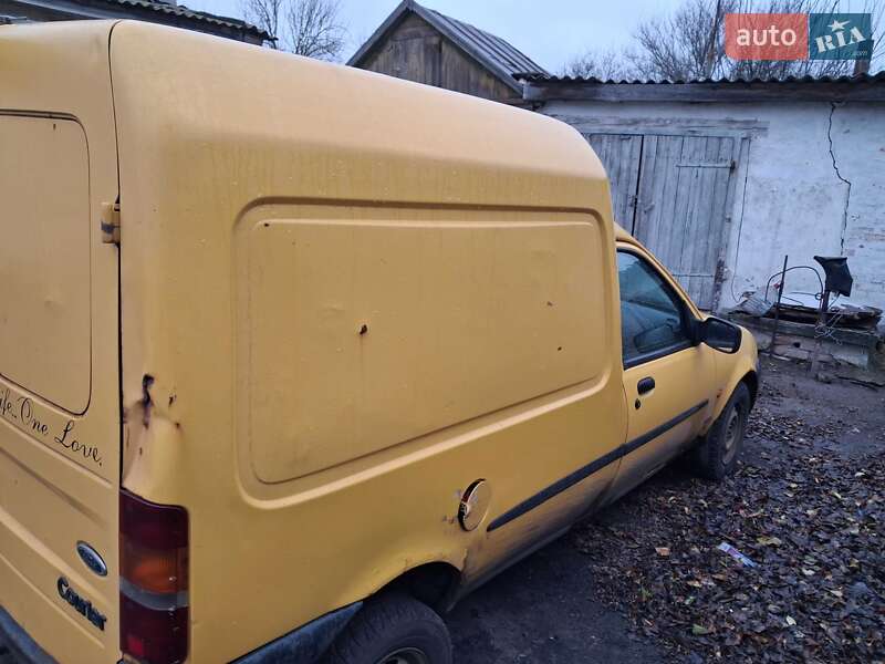 Грузовой фургон Ford Courier 1998 в Решетиловке