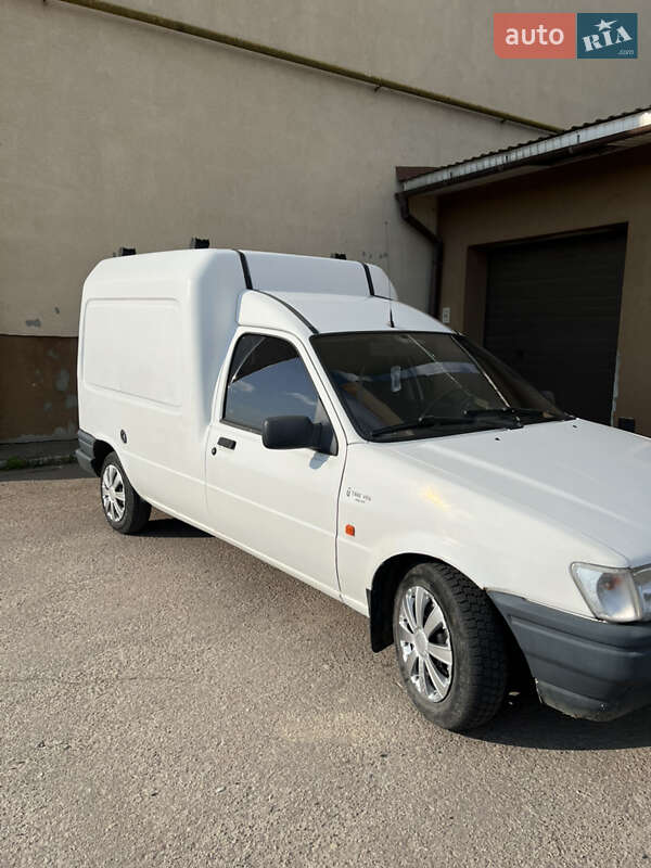 Хлебовоз Ford Courier 1993 в Черновцах фото 3 Хлебовоз Ford Courier 1993 в Черновцах