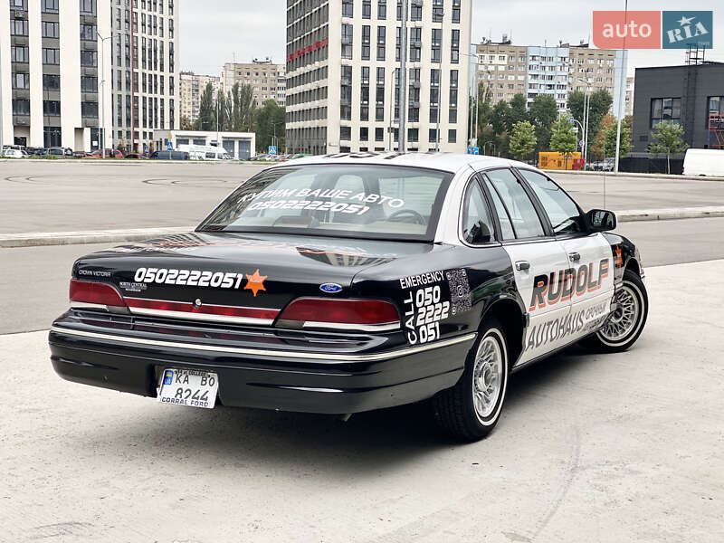 Седан Ford Crown Victoria 1994 в Киеве