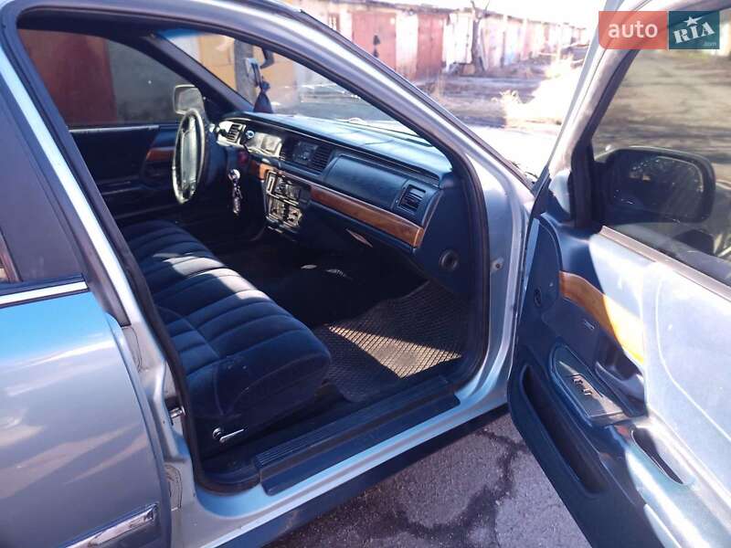 Седан Ford Crown Victoria 1992 в Полтаві