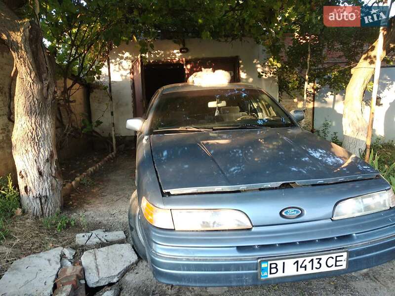 Седан Ford Crown Victoria 1992 в Полтаві