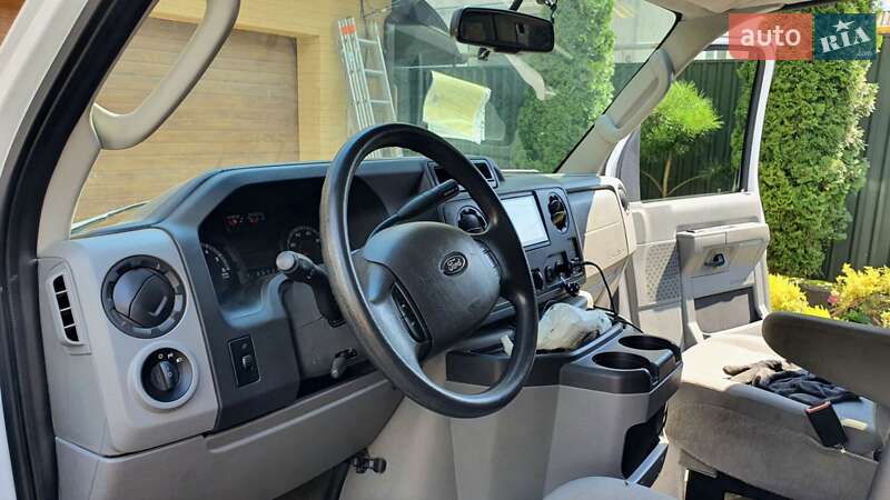 Минивэн Ford E-350 2013 в Львове