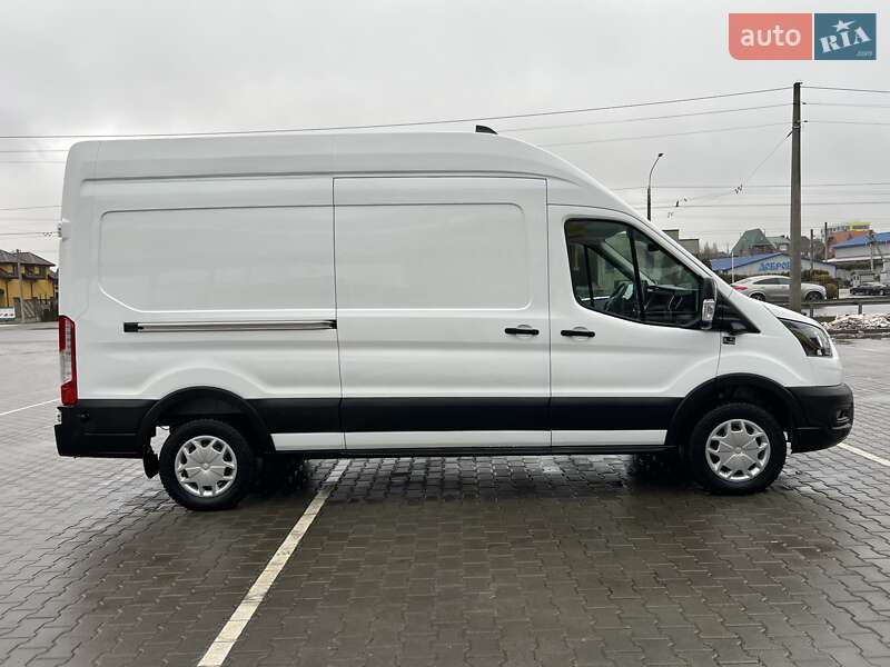 Грузовой фургон Ford E-Transit 2024 в Луцке