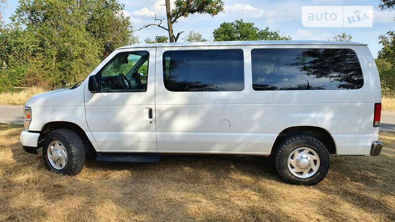 Минивэн Ford Econoline 2013 в Львове
