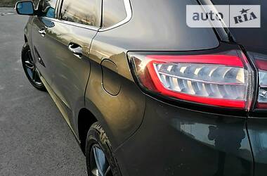 Позашляховик / Кросовер Ford Edge 2015 в 