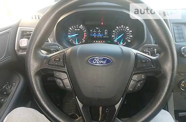Позашляховик / Кросовер Ford Edge 2016 в 