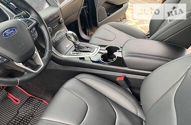 Позашляховик / Кросовер Ford Edge 2017 в 