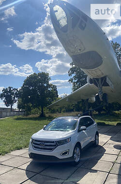 Внедорожник / Кроссовер Ford Edge 2015 в 